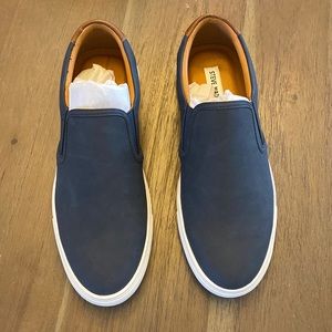 New Without tags - Steve Madden navy boat shoes size 8